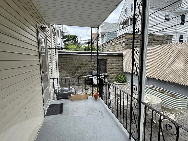 1040 Broadway #2 — Photo 11