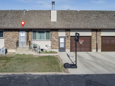 1988 Prairie Ave, Dickinson, ND, 58601