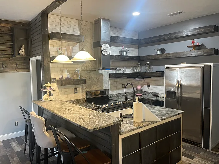 1504 Pemberton Ln — Photo 7