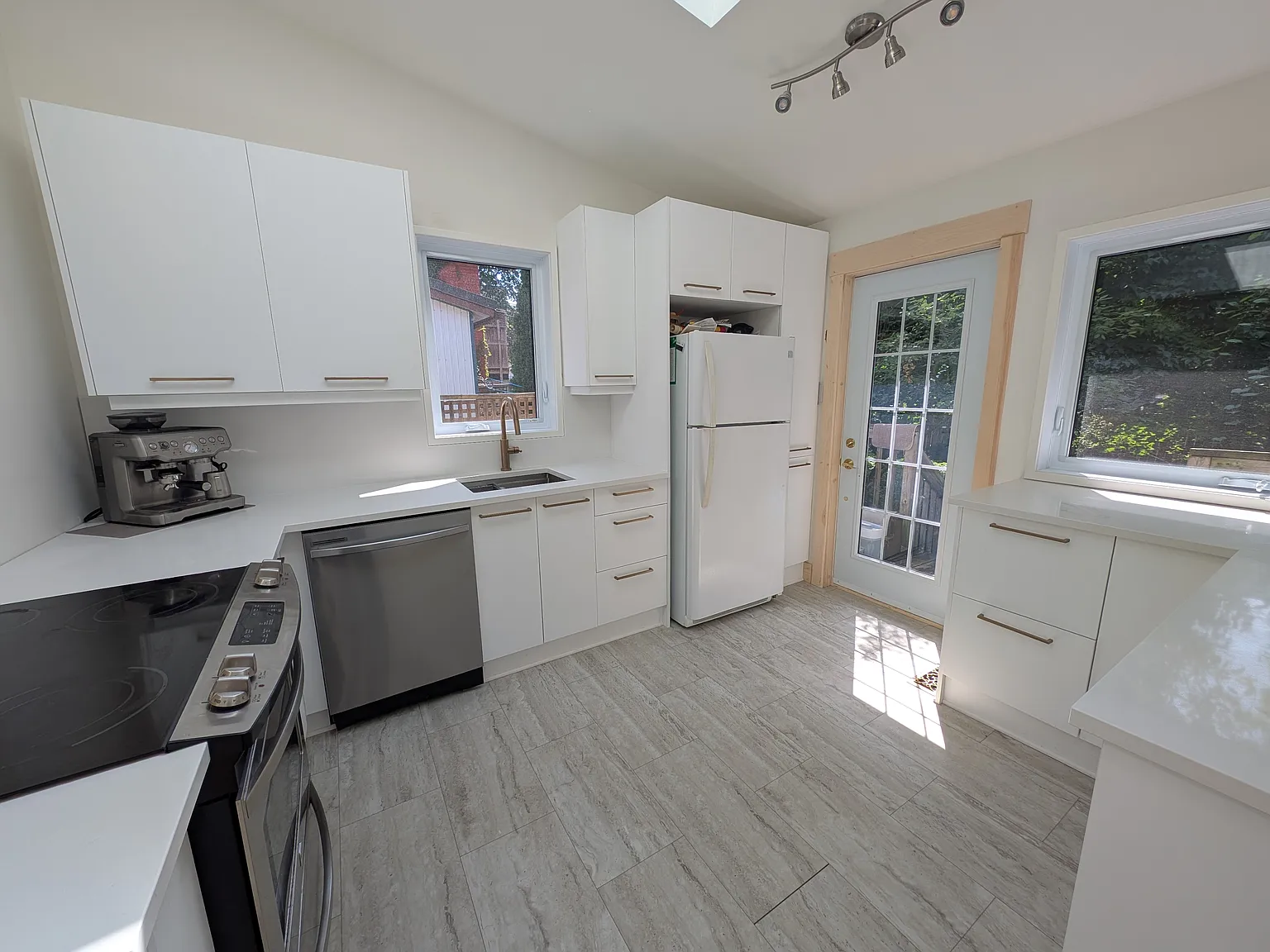 3 bed, 1.5 bath, 1100 sqft, $2,950 — Photo 1