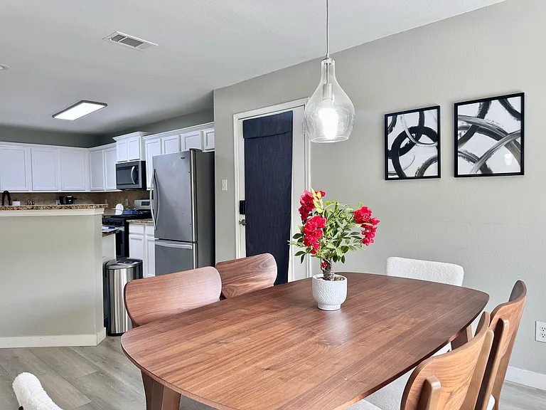 7300 Livingston Dr — Photo 37