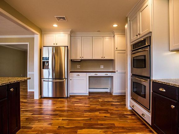 5th image of 1234 Pickwick Ln