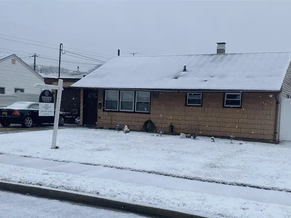 12 E Millpage Drive, Bethpage, NY 11714