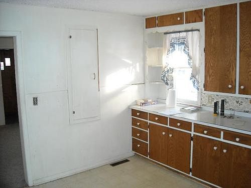 5th image of 219 Bagley Ave NW