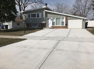 2176 Ash St, Des Plaines, IL 60018