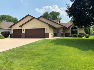 1206 Prairie Ln, Shakopee, MN 55379