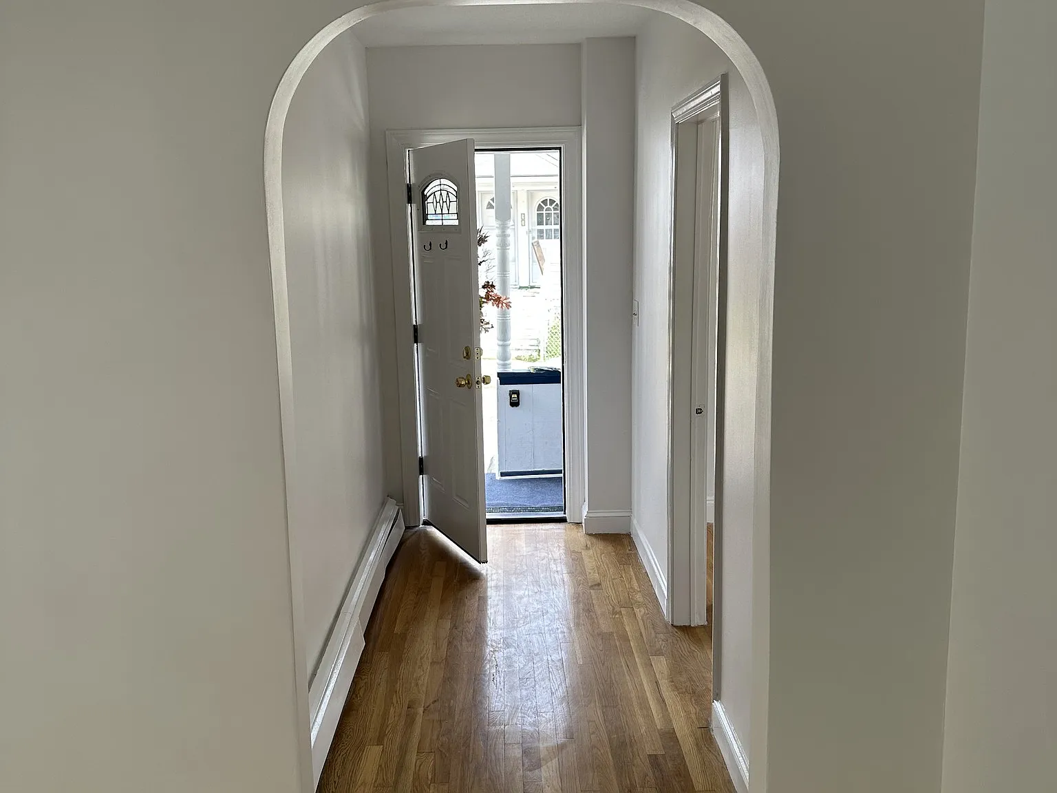 3 bed, 900 sqft, $3,050 — Photo 3