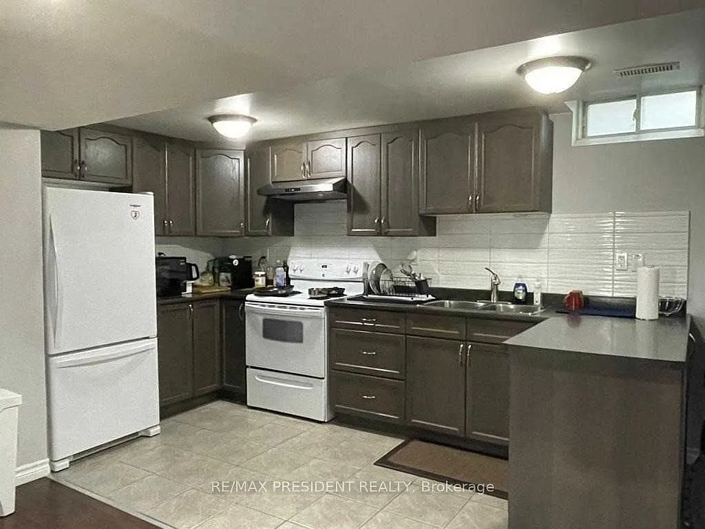 Building Photo - 231 Fernforest Dr