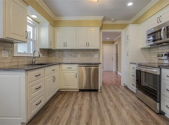 3rd image of 9601 Carter Dr