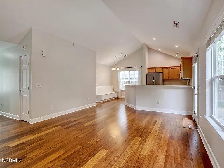 611 Catamaran Dr — Photo 4