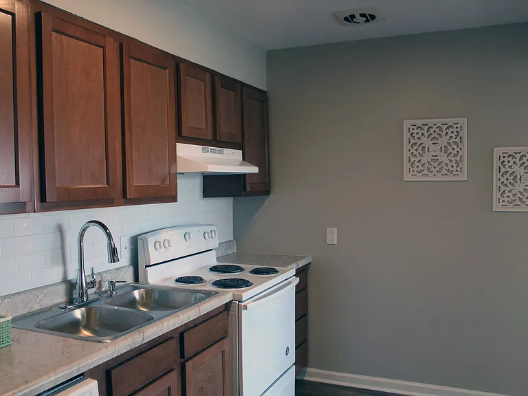 Geneva Apartments — Photo 15