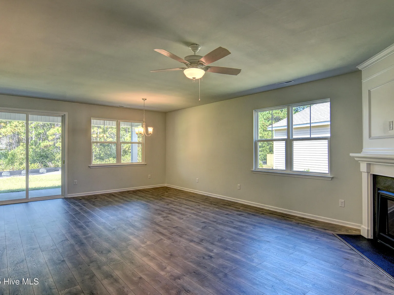 3 bed, 2.0 bath, 1796 sqft, $2,600 — Photo 2