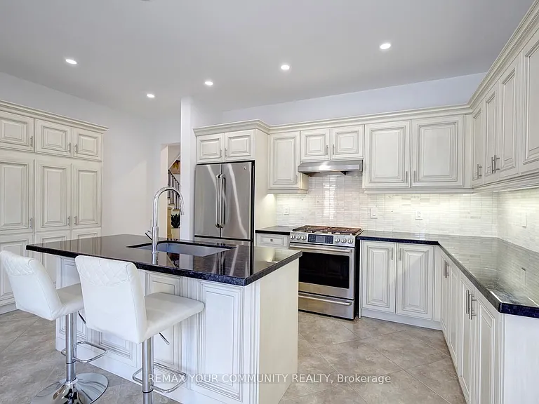 16 Muret Cres — Photo 16