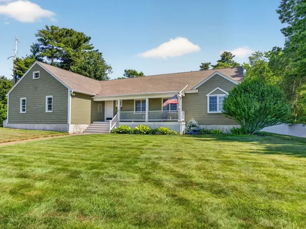 16 Pond St, Carver, MA 02330