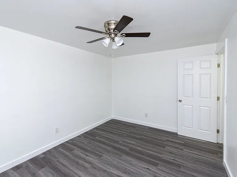 469 Olden Ave — Photo 31