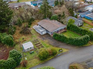 555 Kings Ave, Lakeside, OR 97449