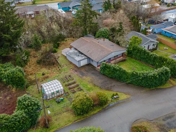 555 Kings Ave, Lakeside, OR 97449