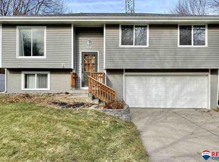 6016 Dogwood Dr, Lincoln, NE 68516