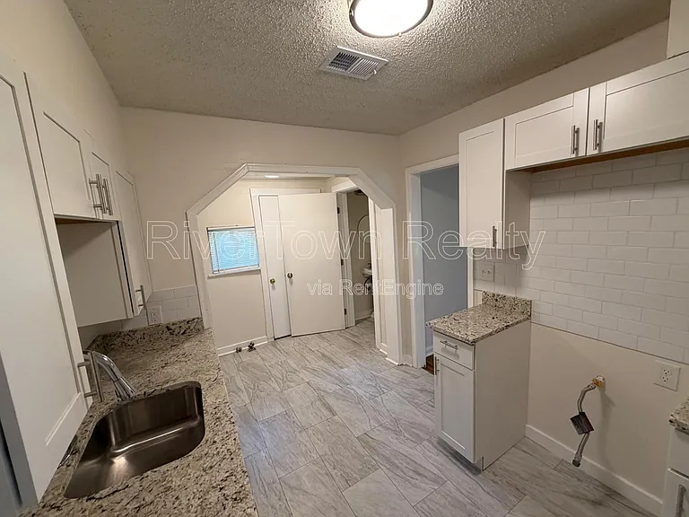 4550 Quince Rd — Photo 9