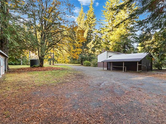 3rd image of 3384 Otter Point Rd