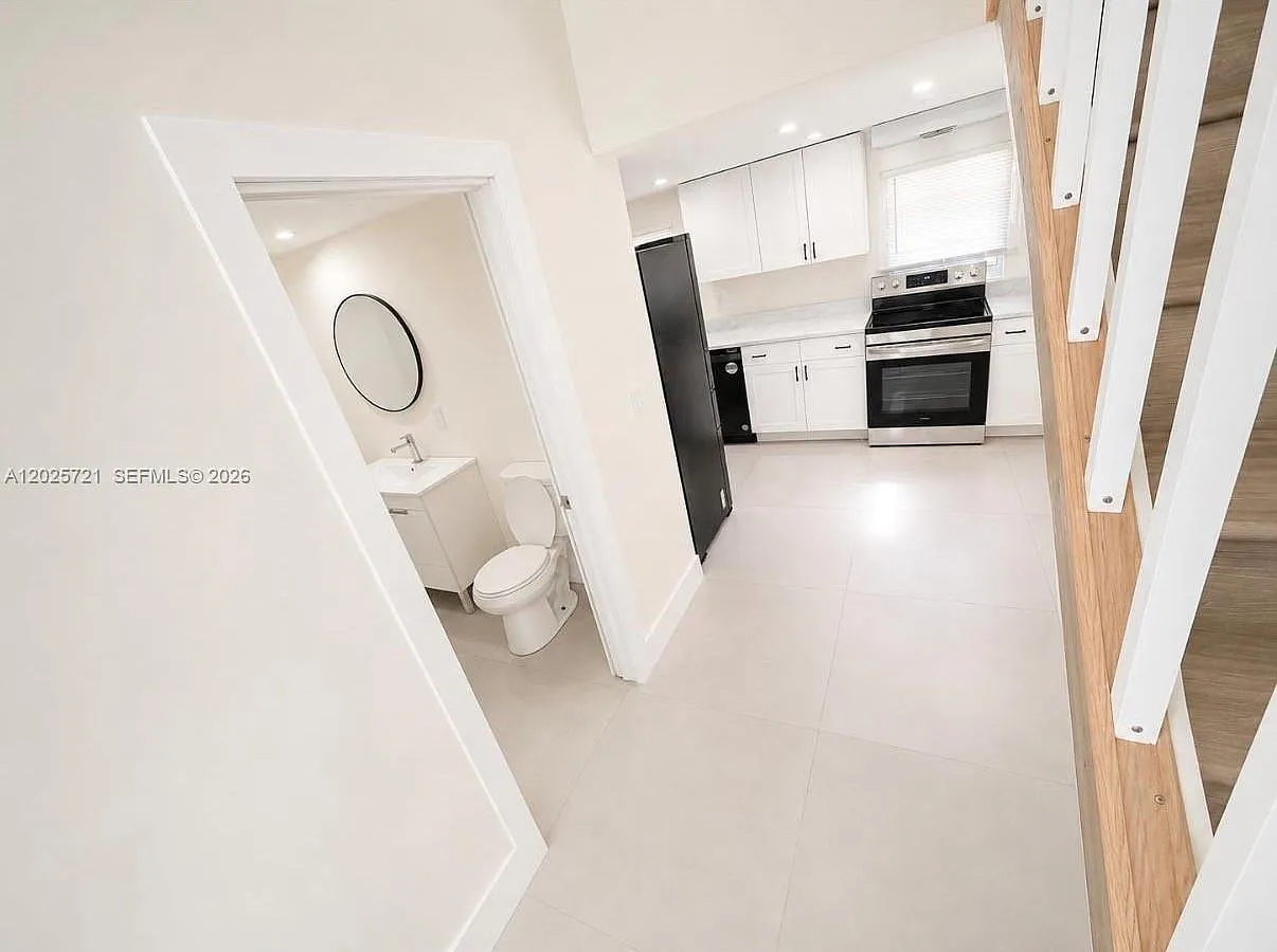 2 bed, 1.0 bath, 1210 sqft, $2,600 — Photo 4