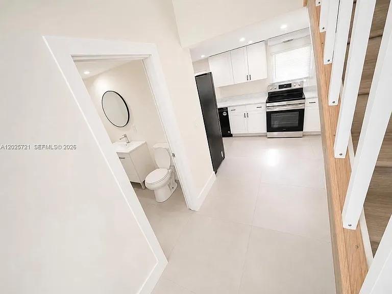 4125 N 32nd Ct — Photo 4