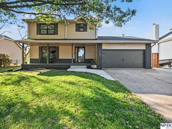 1212 Cedarwoods Dr, Papillion, NE 68046