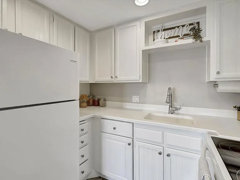 1682 Circa Del Lago #A305 — Photo 10