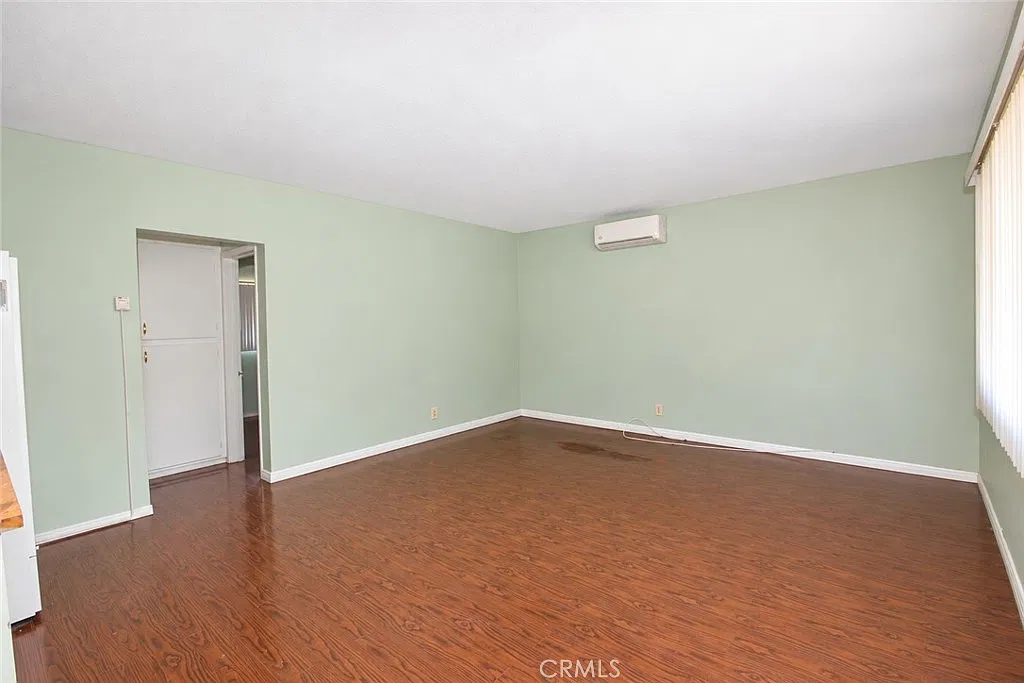 2 bed, 800 sqft, $1,950 — Photo 1