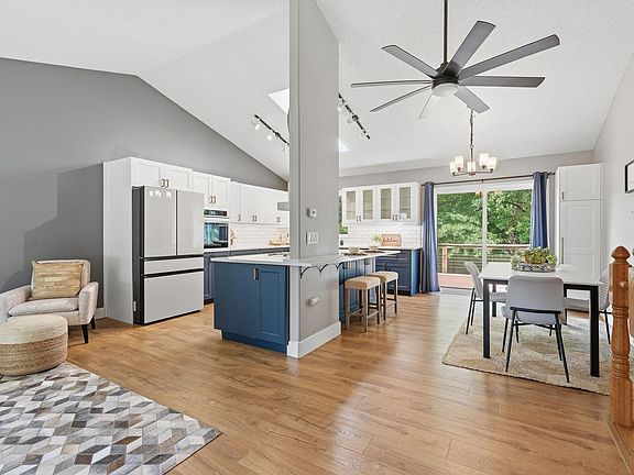 3rd image of 535 Hawthorn Rd