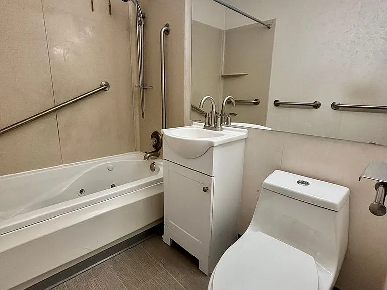1800 Taylor Ave N #101 — Photo 9
