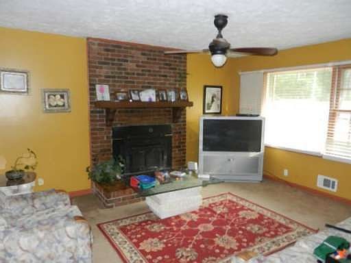 3rd image of 3627 Oakland Ln