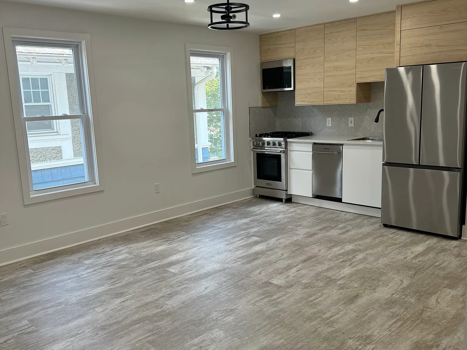 3 bed, 1000 sqft, $3,650 — Photo 2