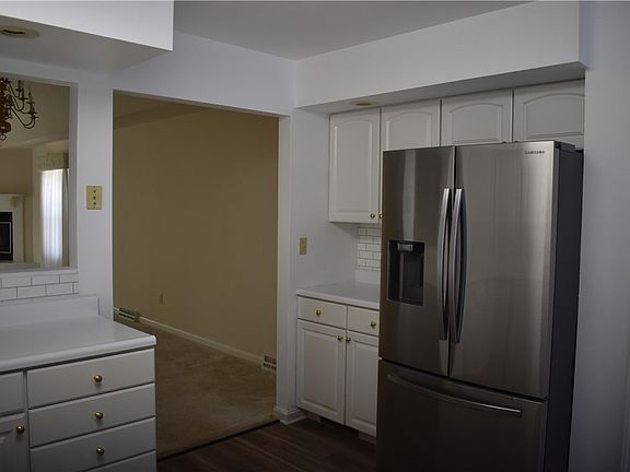 5th image of 187 Rural Ave S