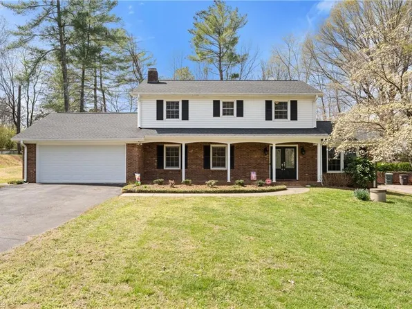 4520 Chebar Dr, Pfafftown, NC 27040