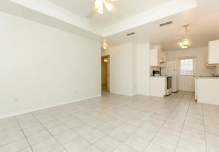 430 Knickerbocker St #9 — Photo 7