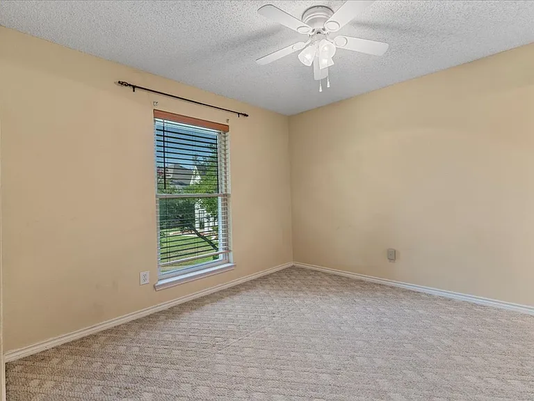 6752 Macintosh Dr — Photo 32