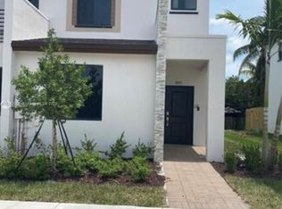 700 NE 207th St #724, Miami, FL 33179
