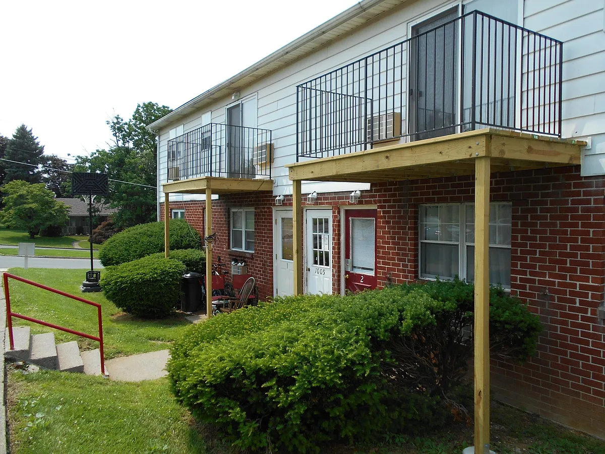 New Balconies - 1005 Union St #3