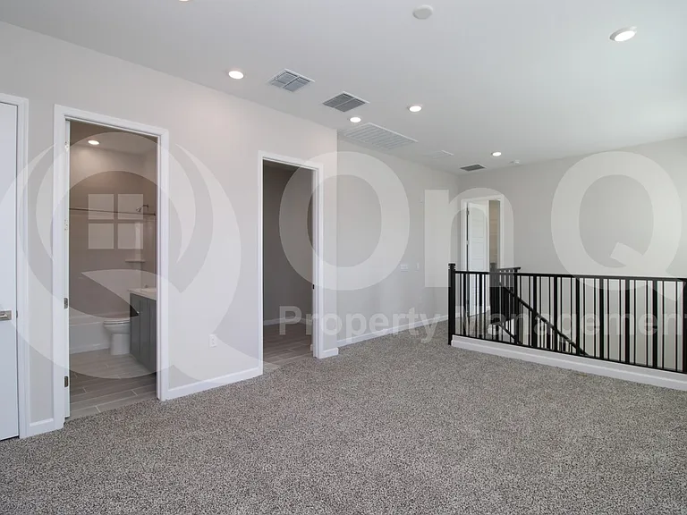 4911 E Village Dr — Photo 10