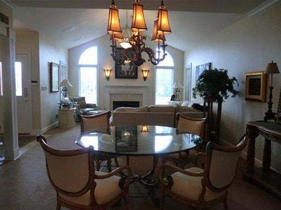 3rd image of 401 Cherry Hill Dr