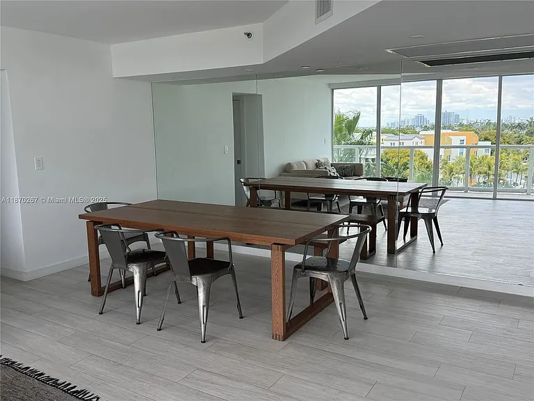 5900 Collins Ave #705 — Photo 7