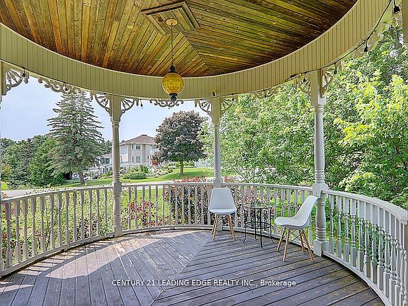 3rd image of 7 Maple View Ln