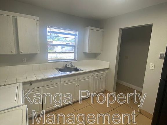 3rd image of 4329 Cocoanut Rd