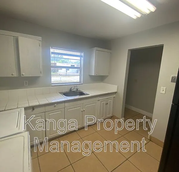 4329 Cocoanut Rd — Photo 3