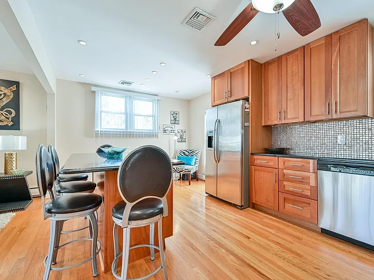 100 N Argyle Ave — Photo 14