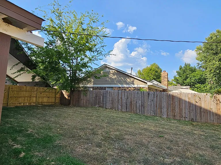 2914 S Mendenhall Rd — Photo 46