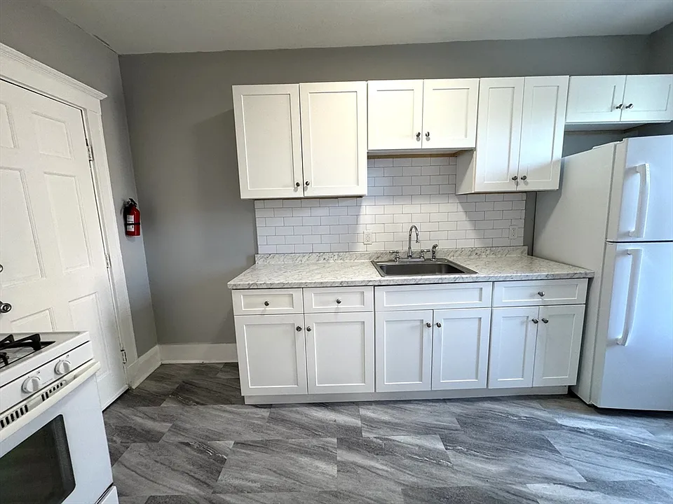15 Huss Ct #304