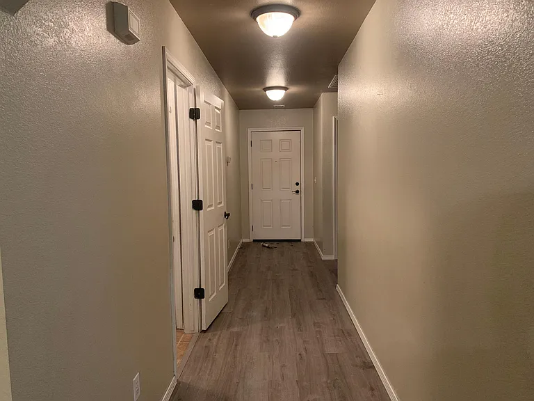 700 N Cummings Ave — Photo 1
