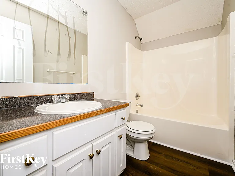 724 Westbury Dr — Photo 10